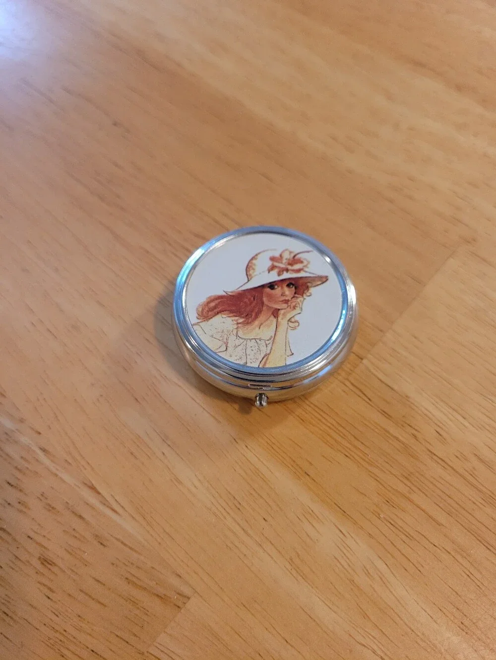 Vintage Style Pill Compact